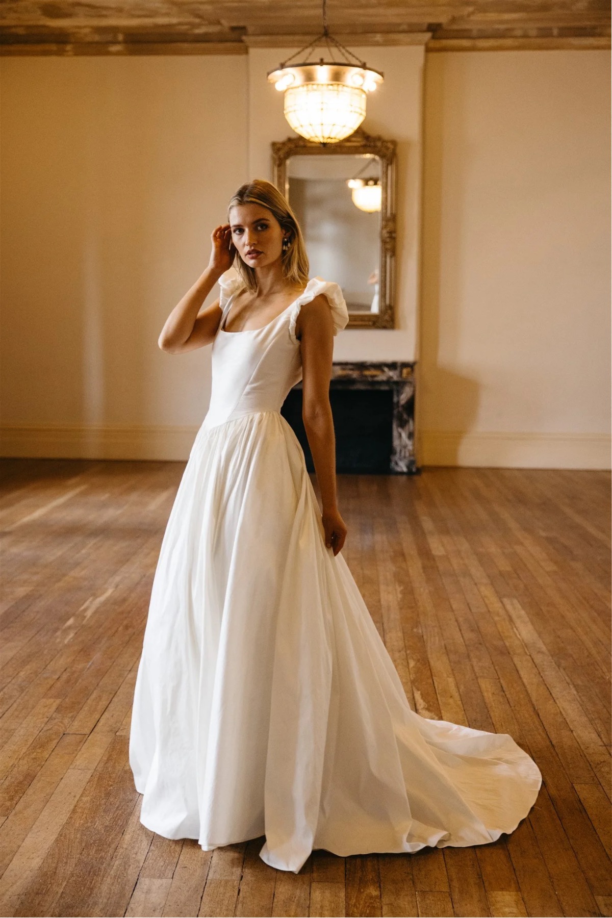 robe de mariée And For Love disponible chez Melody Nelson à Erpent, Namur, Belgique