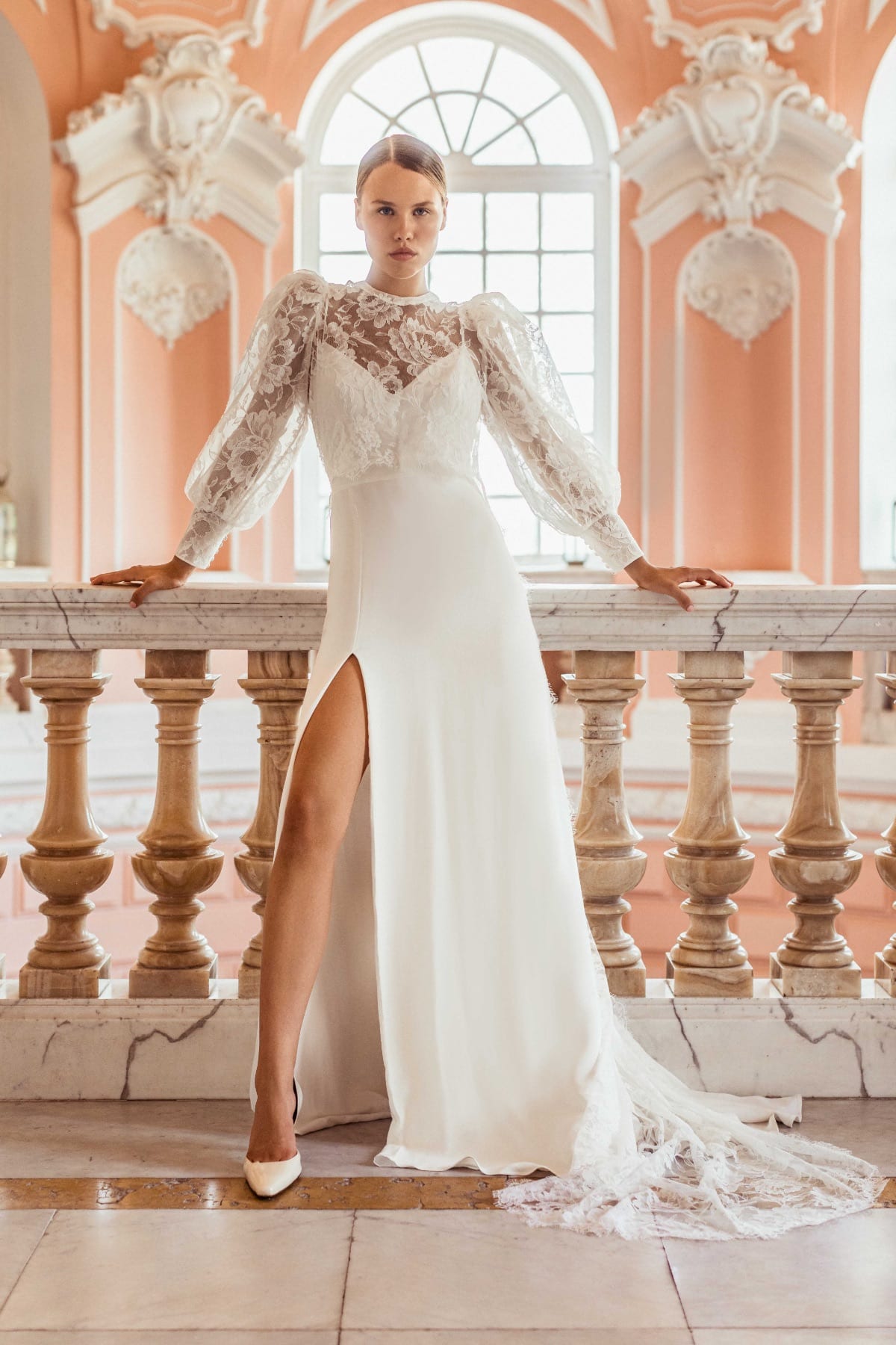 robe de mariée Caroline Takvorian disponible chez Melody Nelson à Erpent, Namur, Belgique