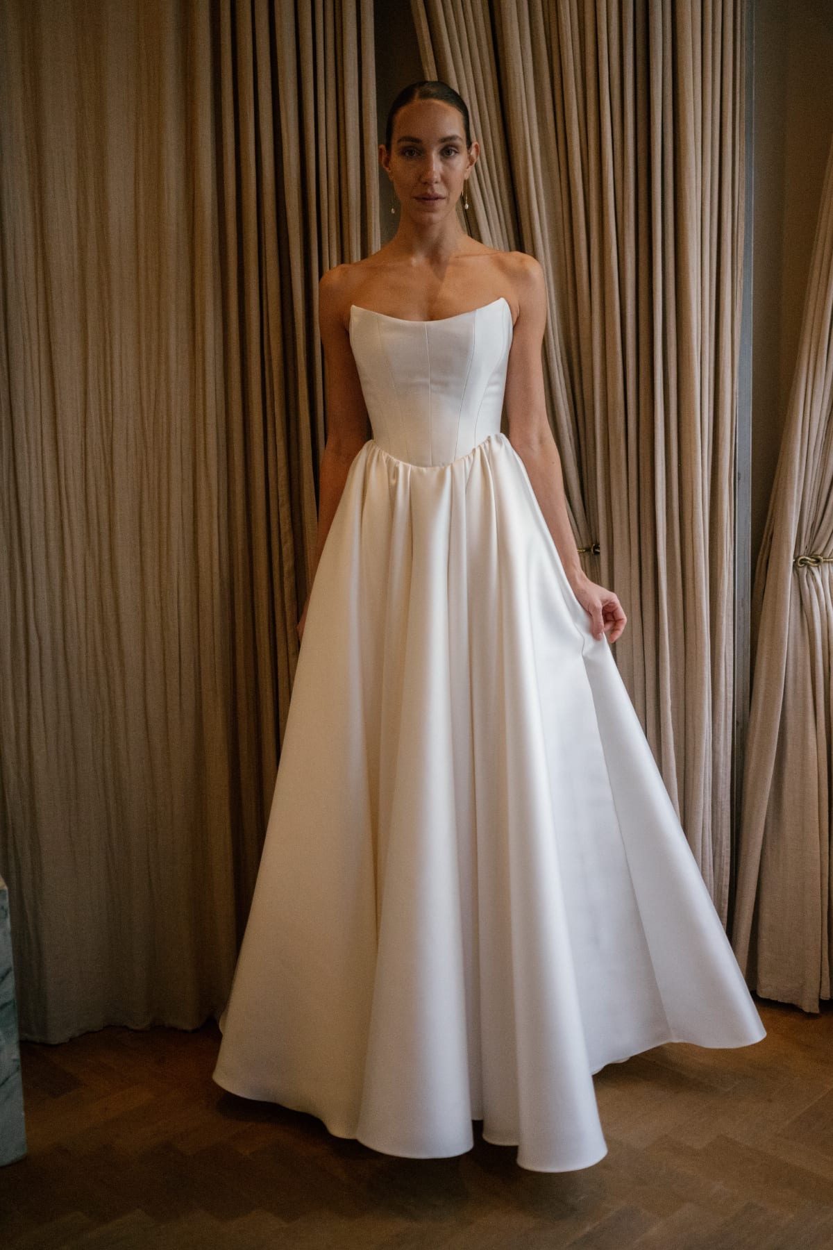 robe de mariée Halfpenny London disponible chez Melody Nelson à Erpent, Namur, Belgique