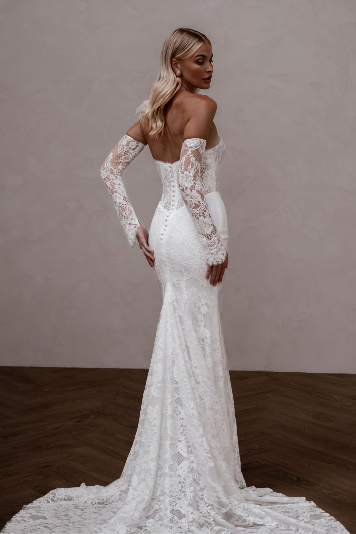 robe de mariée Made with Love disponible chez Melody Nelson à Erpent, Namur, Belgique