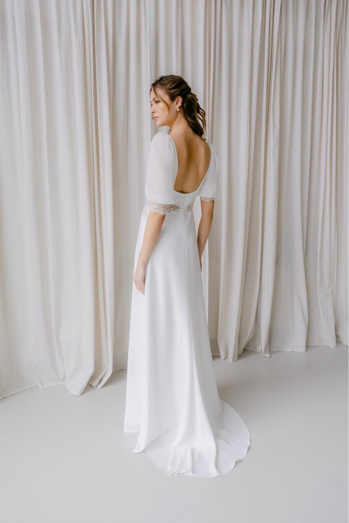 robe de mariée Rembo Styling disponible chez Melody Nelson à Erpent, Namur, Belgique